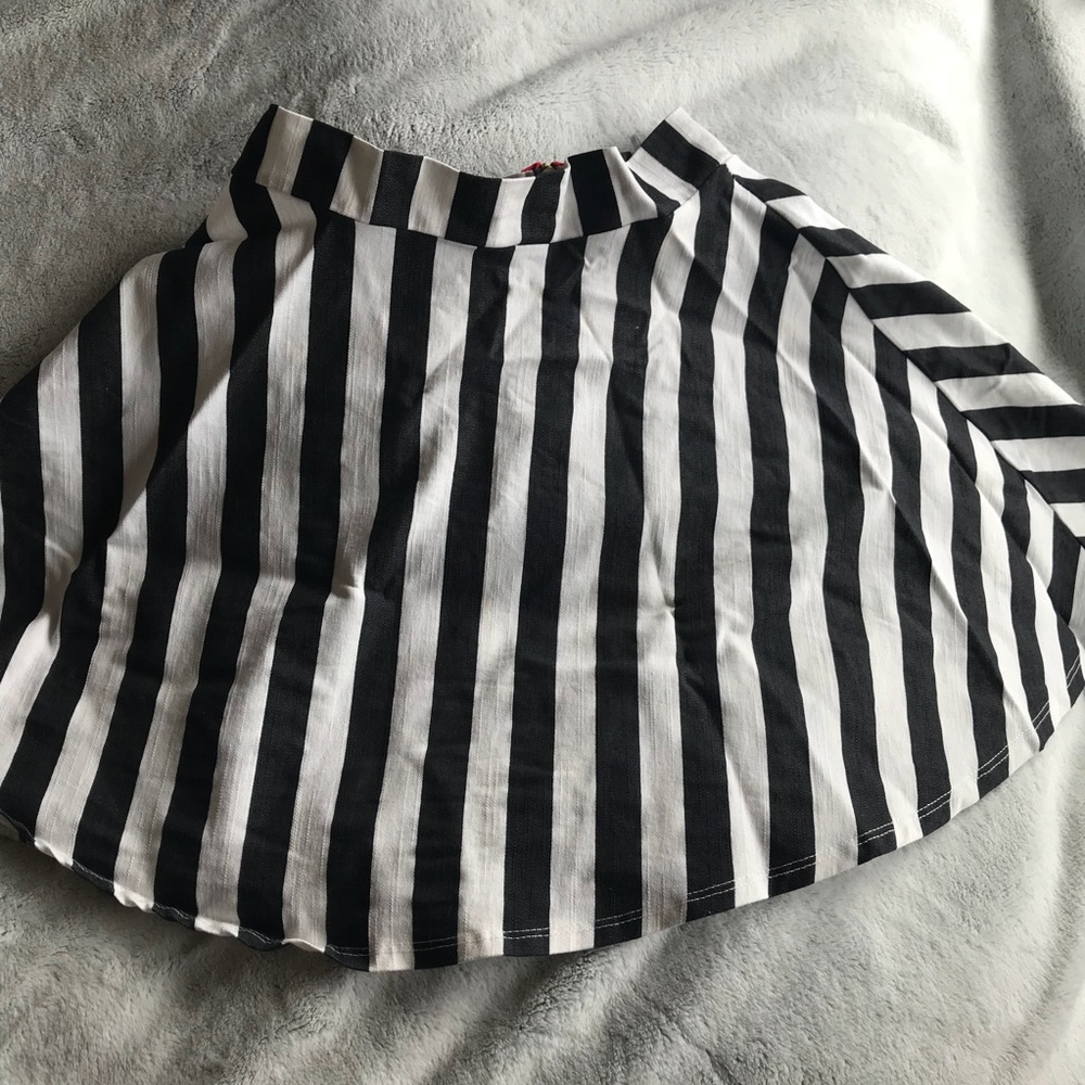 Striped Skirt ~WORN ONCE~ with red zipper detail